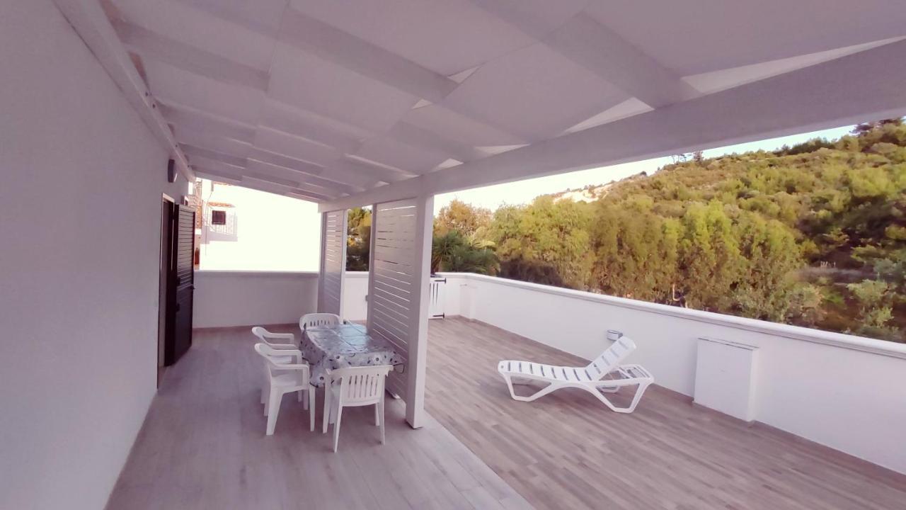 One Love Apartments Lupetto Exterior photo